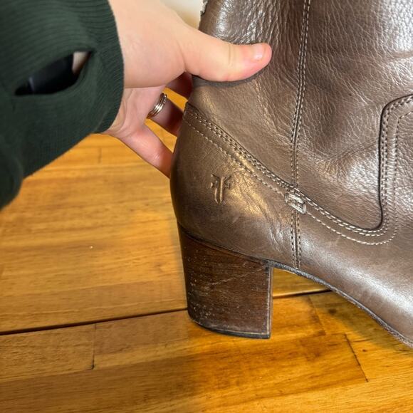 Frye Stella Zip Short Heeled Boots Taupe Brown Leather Size 8.5 - Picture 2 of 7